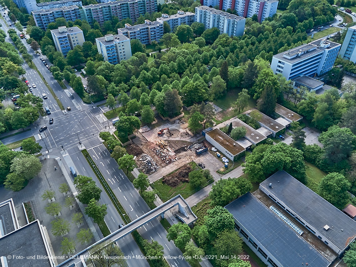 14.05.2022 - Luftbilder von der Baustelle Haus für Kinder in Neuperlach